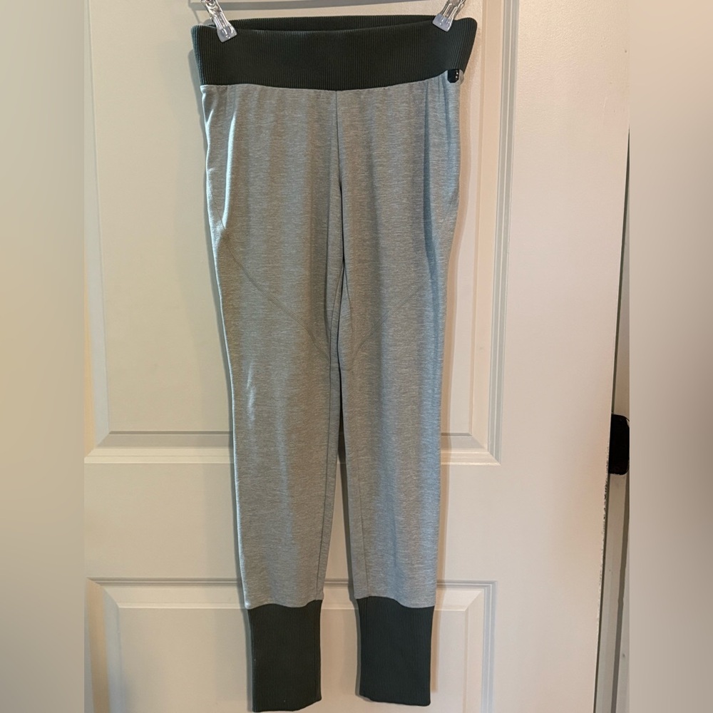 Under Armour Woman’s Green Jogger Pants